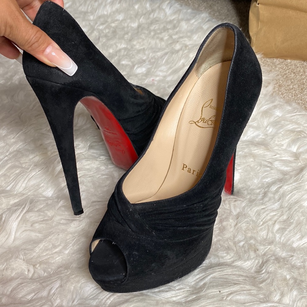 Red bottoms 👠